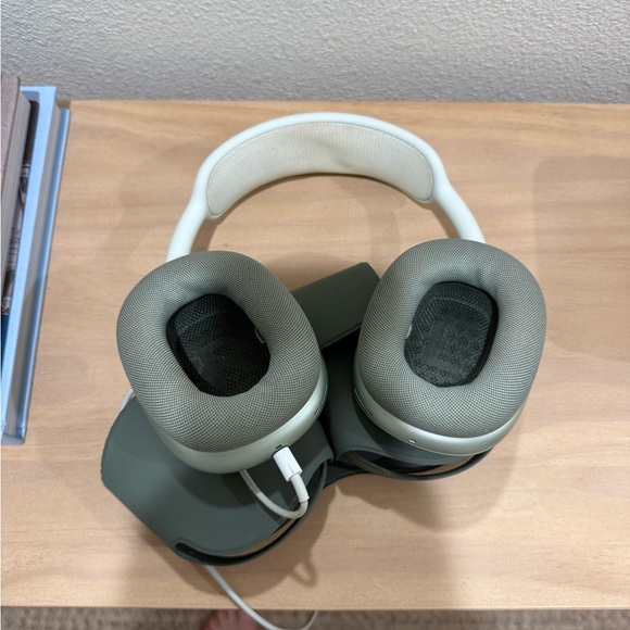 Green AirPod maxes - Picture 2 of 3